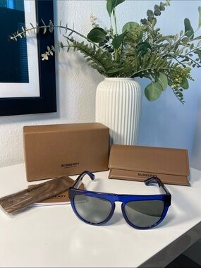NWT BURBERRY Sunglasses